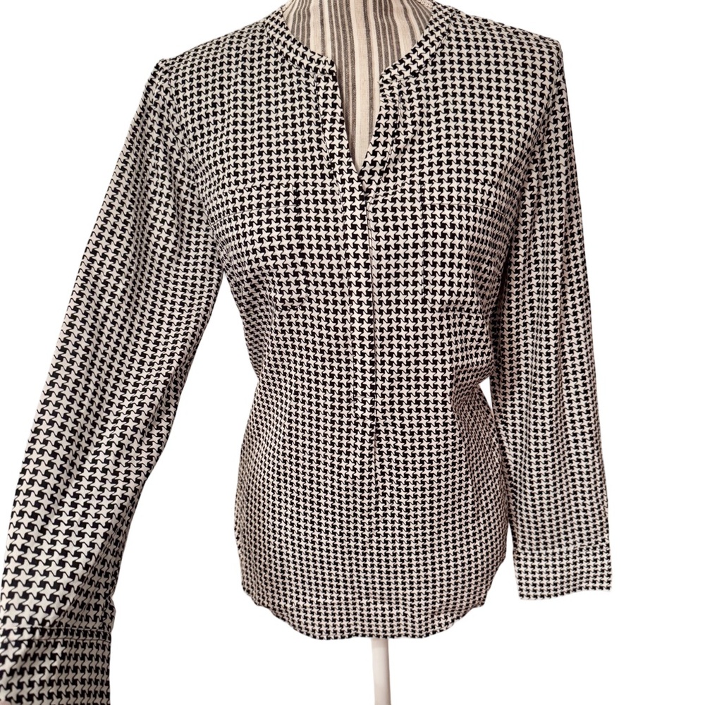 Talbots Classic Black and White Houndstooth Blouse in size medium